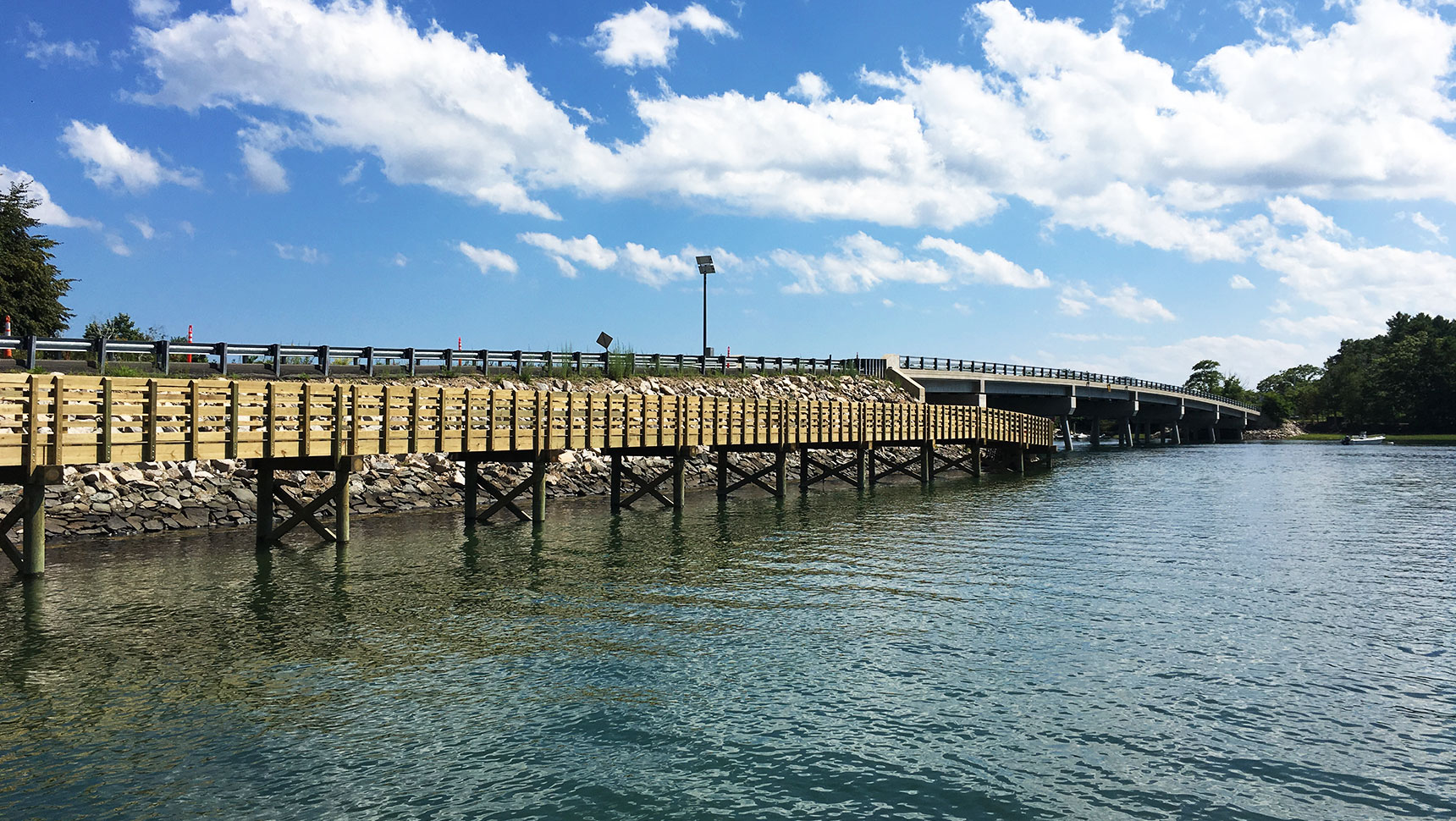 Site structure, walkway and bridge