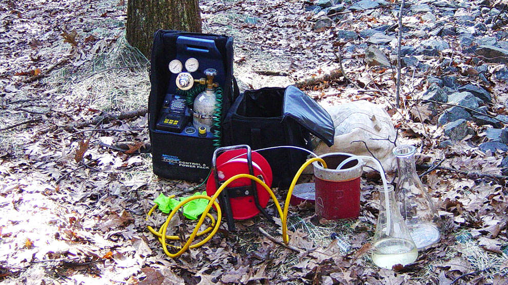 Water sampling equipment